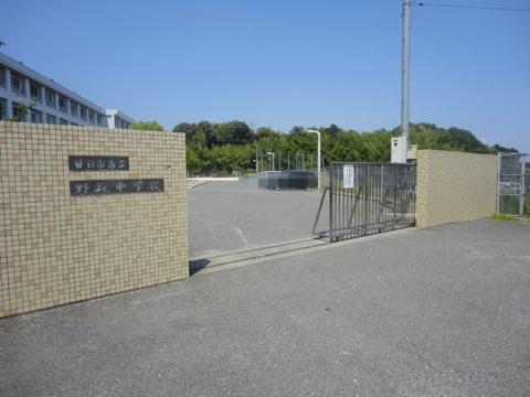 Junior high school. Nosaka 1230m until junior high school