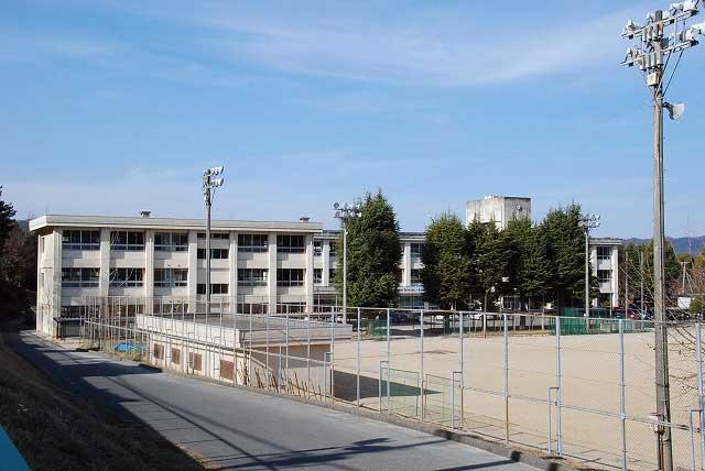 Junior high school. 904m to Higashi-Hiroshima Municipal Takaya Junior High School