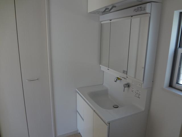 Wash basin, toilet. Local (July 2013) Shooting