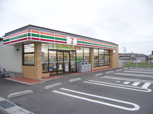 Convenience store. Seven-Eleven Higashi Tohoku-cho store (convenience store) up to 1075m