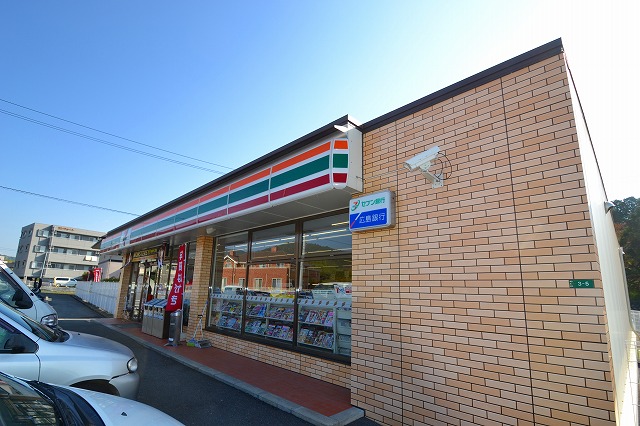 Convenience store. Seven-Eleven Higashi Tohoku-cho store (convenience store) to 168m