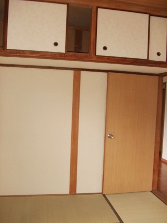 Other room space. There cupboard hanging on the Japanese-style room