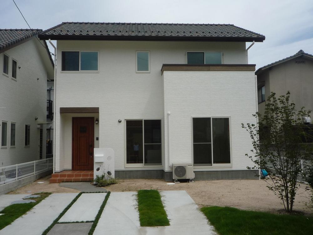 Local appearance photo. The south side of the garden and the road per day is the undisputed. 