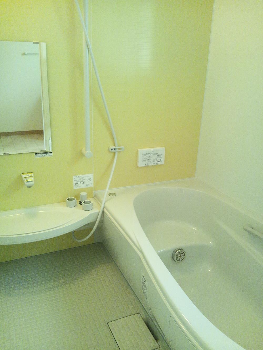 Bathroom. Bathroom is 1 tsubo type. 