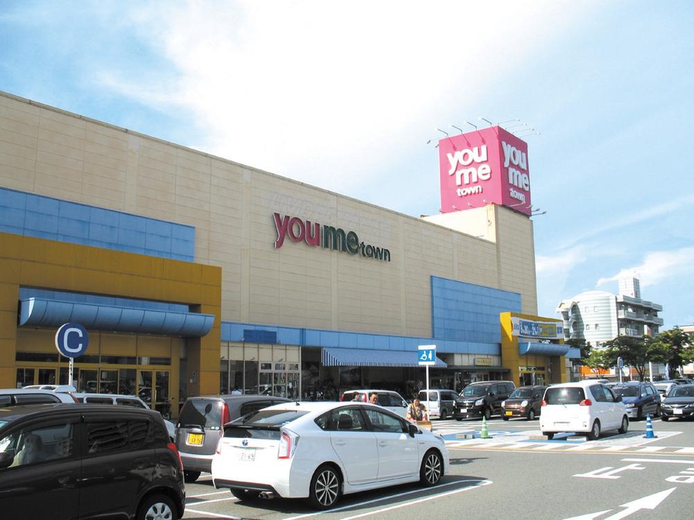 Other. About 4 minutes by car to Yumetaun school shop