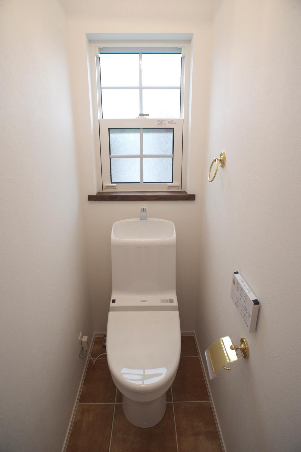 Other Equipment. We use the tile to the floor of the <same specifications Photos> toilet. 