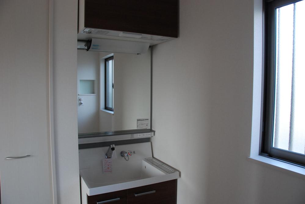 Wash basin, toilet. Indoor (12 May 2012) shooting