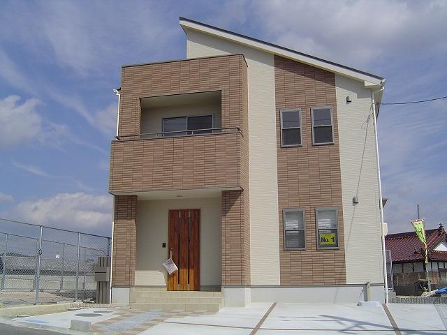 Local appearance photo. Cute appearance of female preference