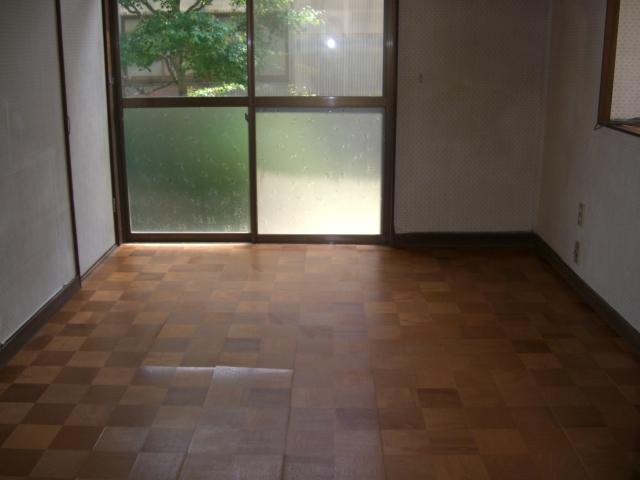 Living. Western-style kitchen and Tsuzukiai can also be used as a living!