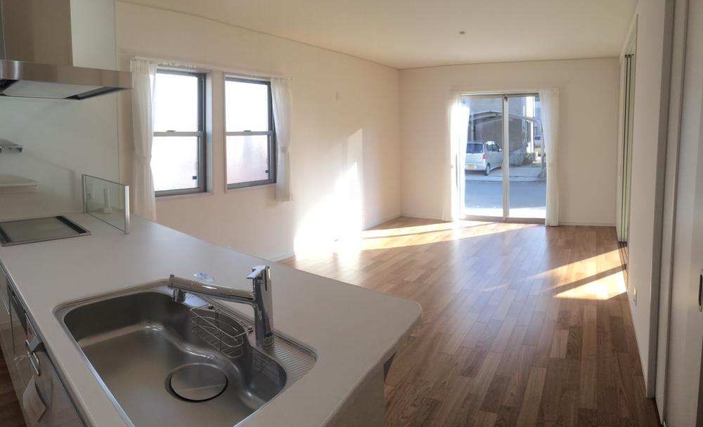 Living. Bright living room sunlight plug. Also it overlooks from the kitchen. 