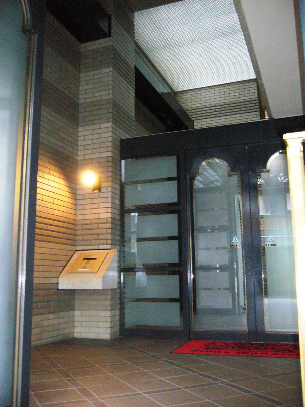 Entrance. Entrance Hall (July 2013 shooting)