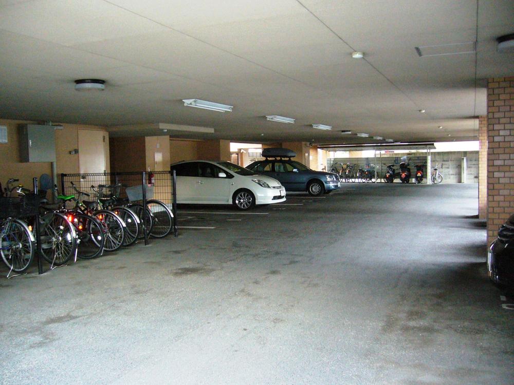 Parking lot. Parking (July 2013 shooting)