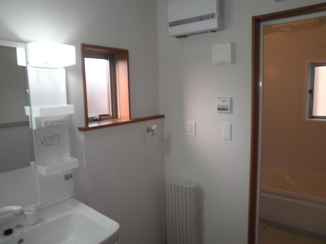 Wash basin, toilet. Local (10 May 2013) Shooting