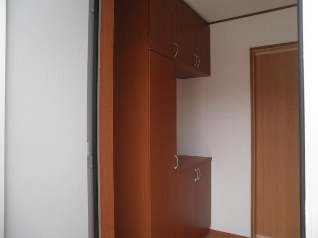 Entrance. Local (10 May 2013) Shooting