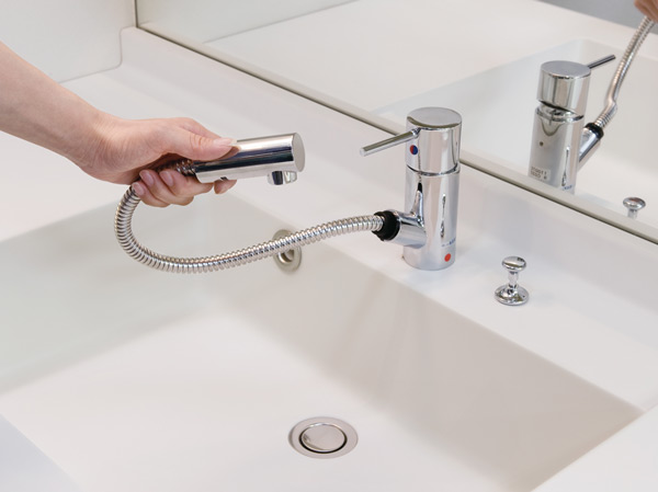 Bathing-wash room.  [Multi single lever faucet] Because the vanity is with a retractable hose, It is also useful in the care of shampoo and wash bowl. (Same specifications)