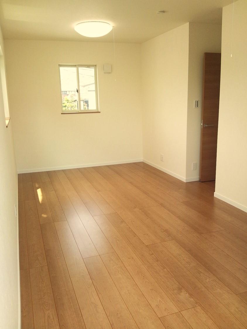 Non-living room. 9.5 Pledge is your room, Deki use it as a room for children. Among children is small, As one large room, Deki your provided with a private room, separated as to growth. 