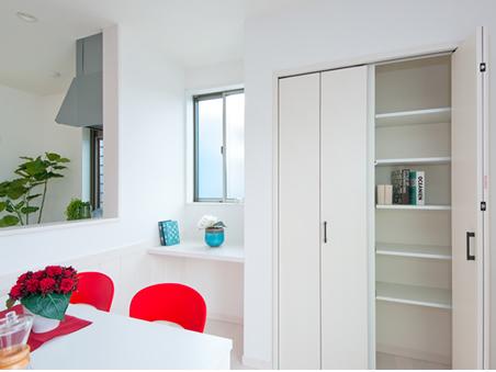 Kitchen. Corner of the dining table next to you with a counter and storage is a multi-purpose / No. 18 place