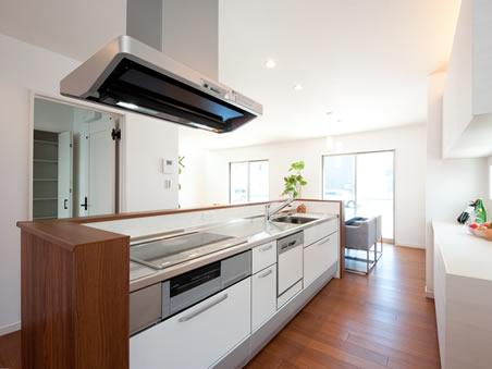 Kitchen. In a house with a kitchen island, Happily noisily and meals of the party and family and friends / No. 20 place