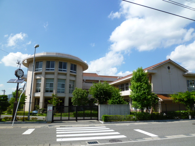 Primary school. 412m to Higashi-Hiroshima City Santsujo elementary school (elementary school)
