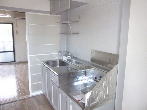Kitchen. Two-burner stove can be installed ☆