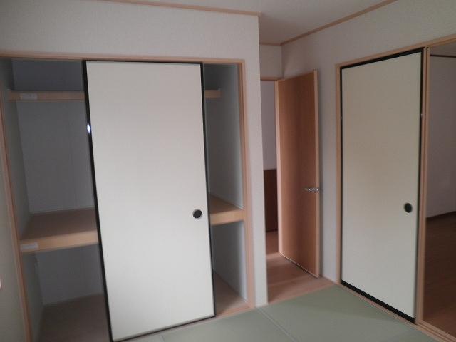 Non-living room. Storage Even the Japanese-style room with plenty ☆ 
