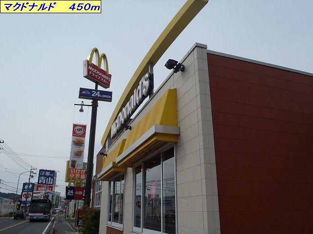 restaurant. 450m to McDonald's (restaurant)