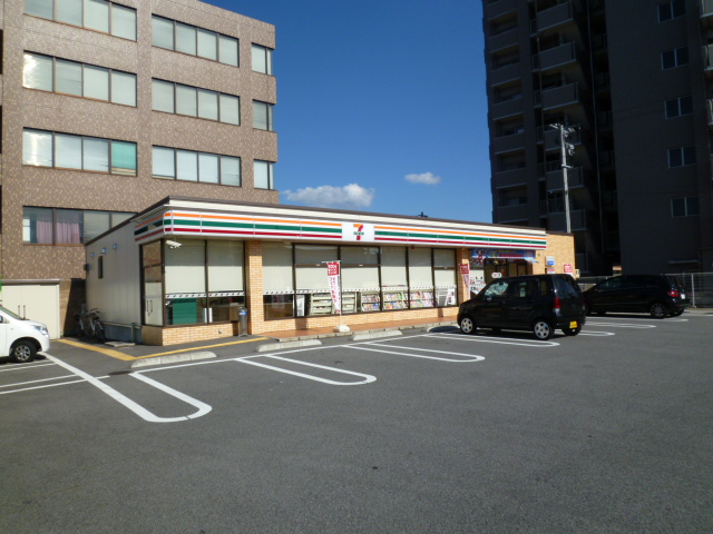 Convenience store. Seven-Eleven Higashi Saijochuo 4-chome up (convenience store) 641m