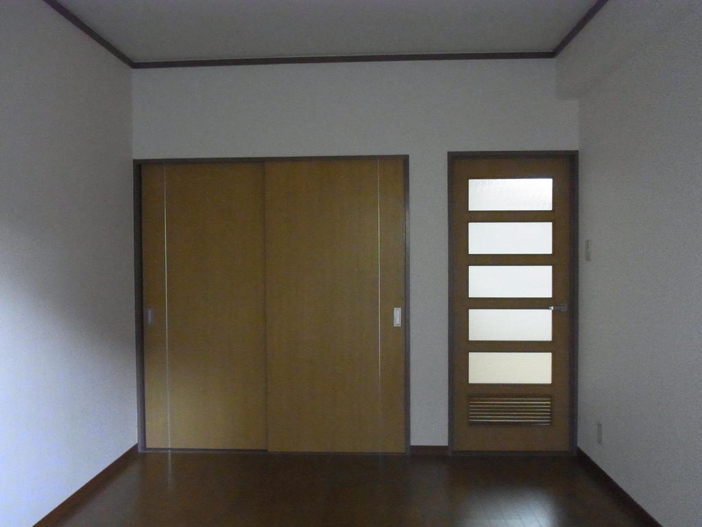 Living and room. Repair a Japanese-style room in flooring