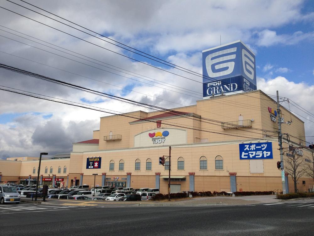 Shopping centre. 5 minutes in the 3300m car until Fujiguran!