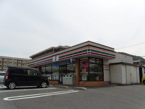 Convenience store. Seven-Eleven Higashi-Hiroshima Ekimae up (convenience store) 411m