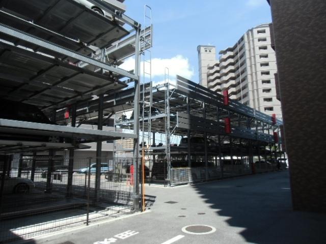 Other. It is on-site parking. It will be lottery (2 500 yen / Month).