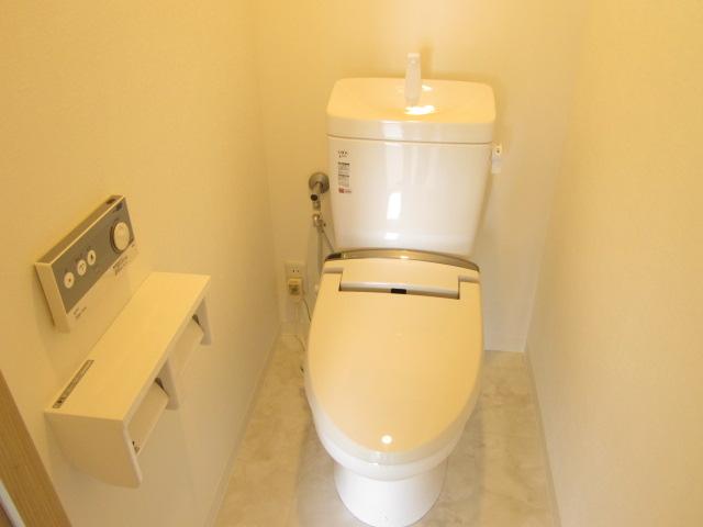 Toilet. toilet, Warm water washing toilet seat new