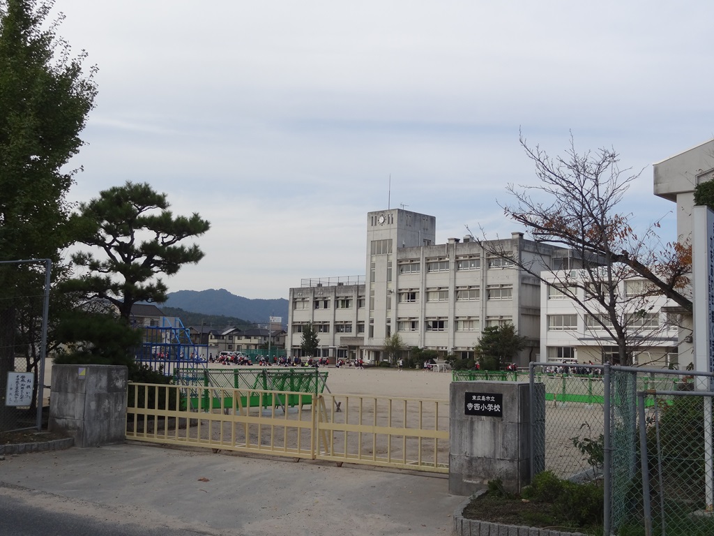 Primary school. Teranishi to elementary school (elementary school) 182m