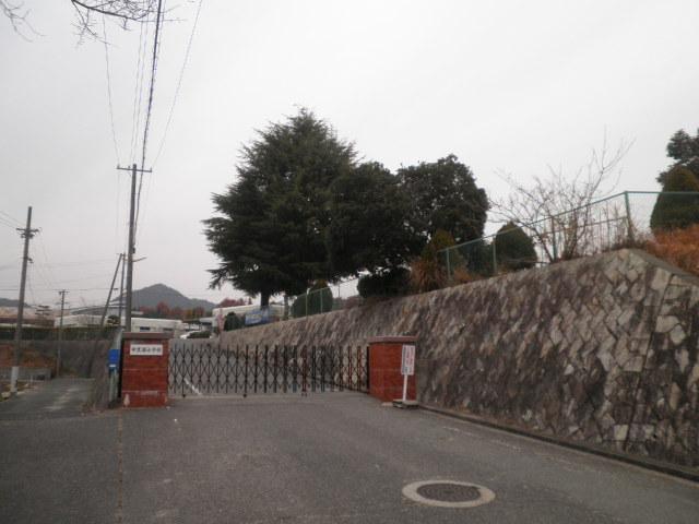 Primary school. 1783m to Higashi-Hiroshima City Tatsunaka Kurose Elementary School