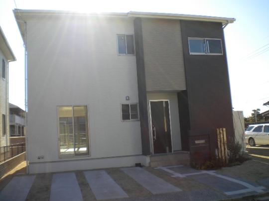 Local appearance photo. Is the appearance (1)