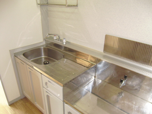 Kitchen. Two-burner stove can be installed!