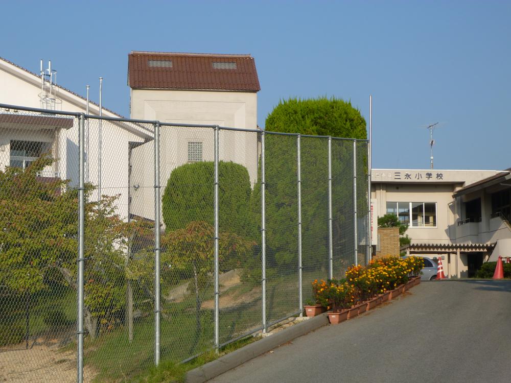 Primary school. 2013m to Higashi-Hiroshima City SanHisashi Elementary School