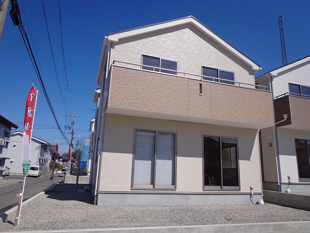 Local appearance photo. Local (10 May 2013) Shooting