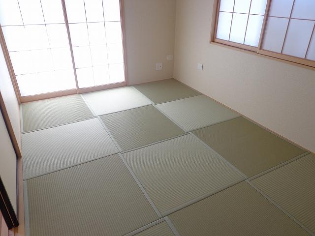 Non-living room. It feels even Gorone with tatami