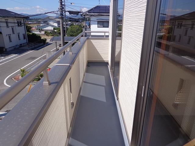 Balcony. Preeminent per yang! 