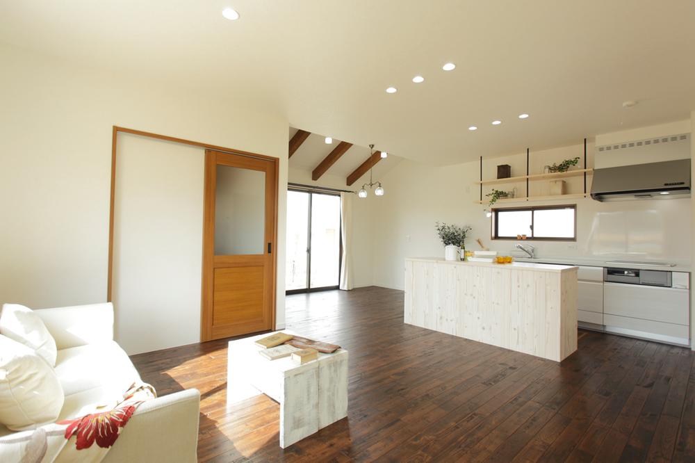 Model house photo.  [21-4] living