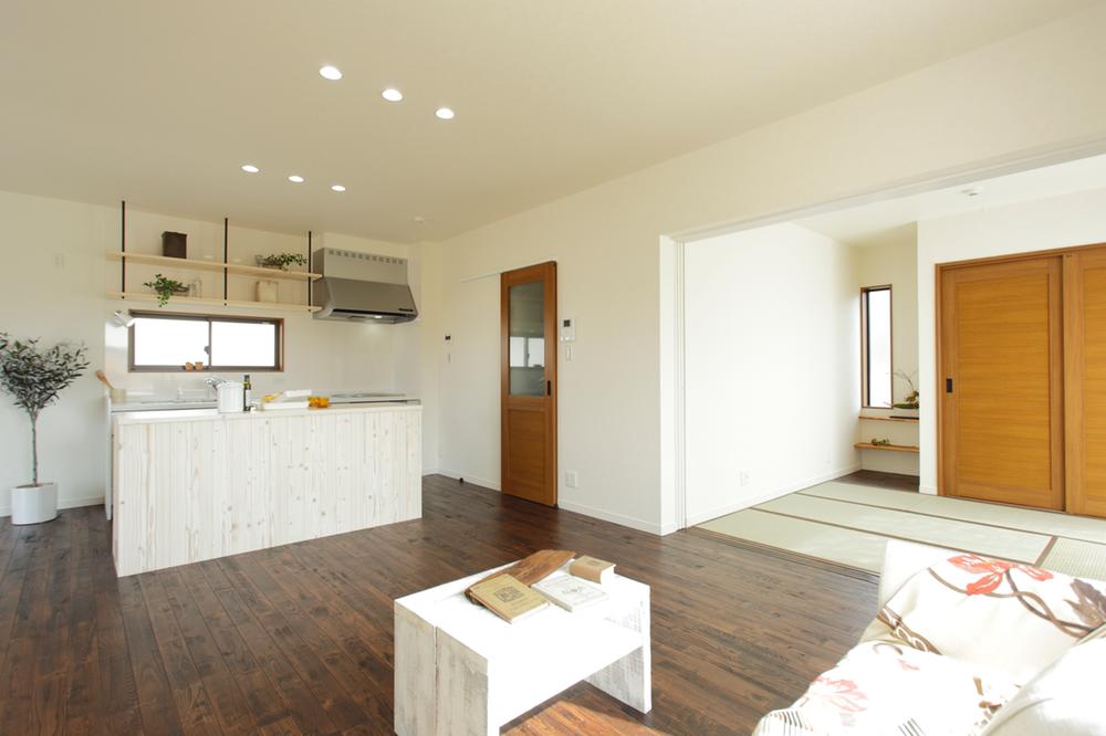 Model house photo.  [21-4] living