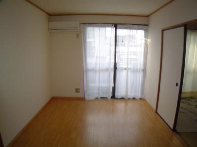 Other room space. Veranda side 6 Pledge Western style room Lace curtains to lighting