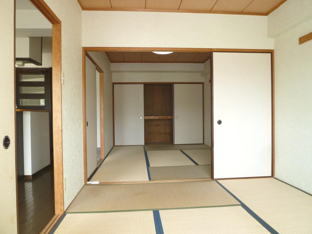 Non-living room. It pushed the Japanese-style room Tsuzukiai