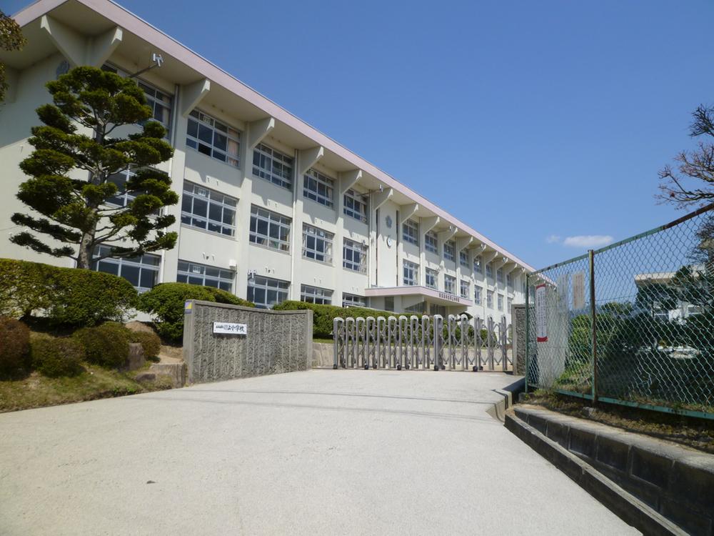 Primary school. 1119m to the upper Tachikawa Higashi-Hiroshima City Elementary School