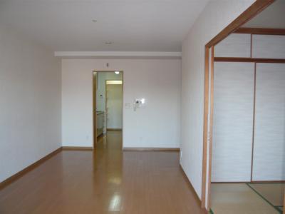 Living. Bright living room, You can also in Japanese and Tsuzukiai.