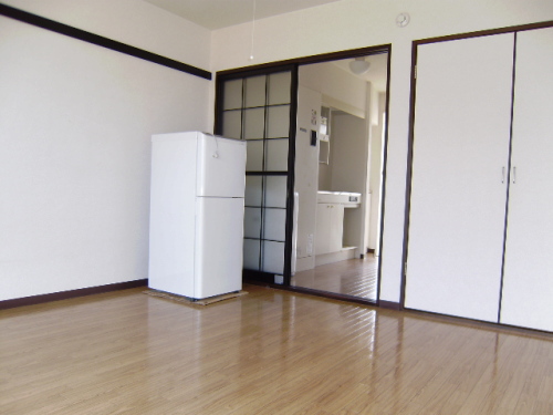 Living and room. JR Saijo Station 5-minute walk of the good location