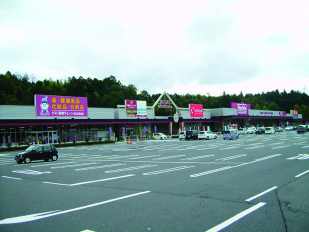 Shopping centre. Takaya 850m from the shopping center