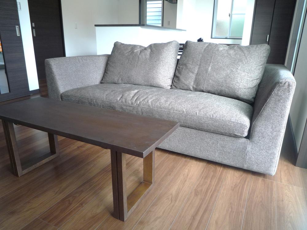 Living. We coordinated the perfect furniture in a calm living. 