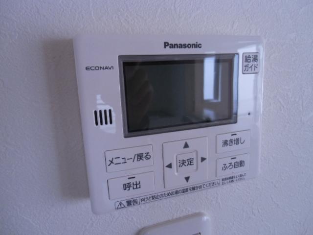 Other introspection. Operable hot water supply remote from the kitchen. 